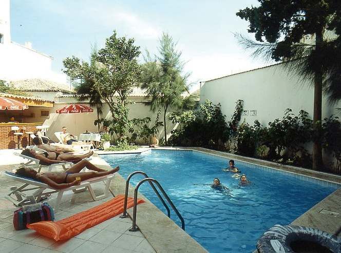 Akdeniz Apart Hotel Kuşadası Exterior photo